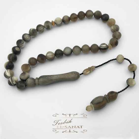 Bufalo Boynuzu Küre Kesim Efe Boy Usta İşi Sistemli Püsküllü Tesbih (7,5 x 7,5mm) Bufalo Boynuzu Küre Kesim Efe Boy Usta İşi Sistemli Püsküllü Tesbih (7,5 x 7,5mm)